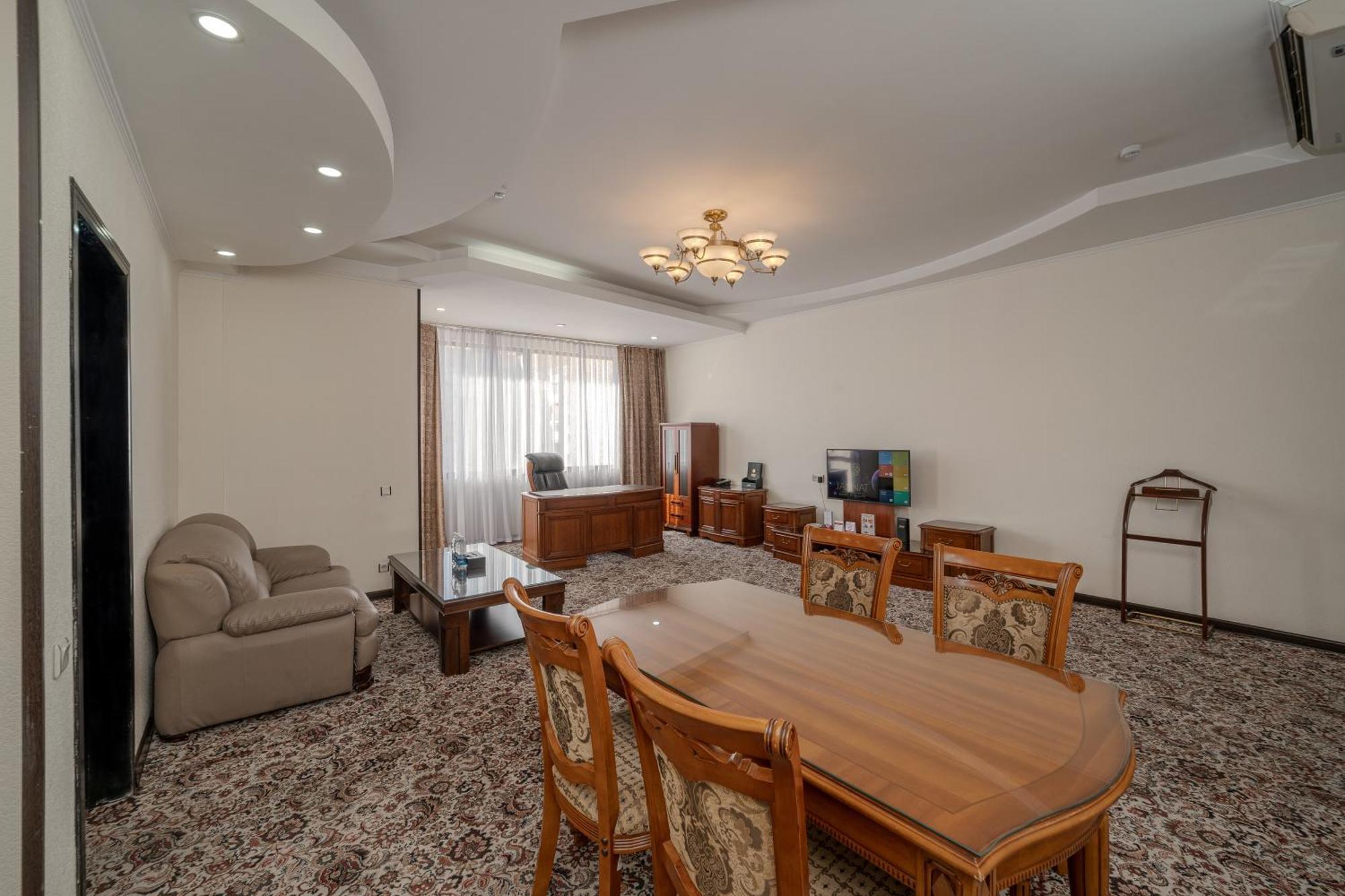 Hotel Jannat Regency Biškek Exteriér fotografie