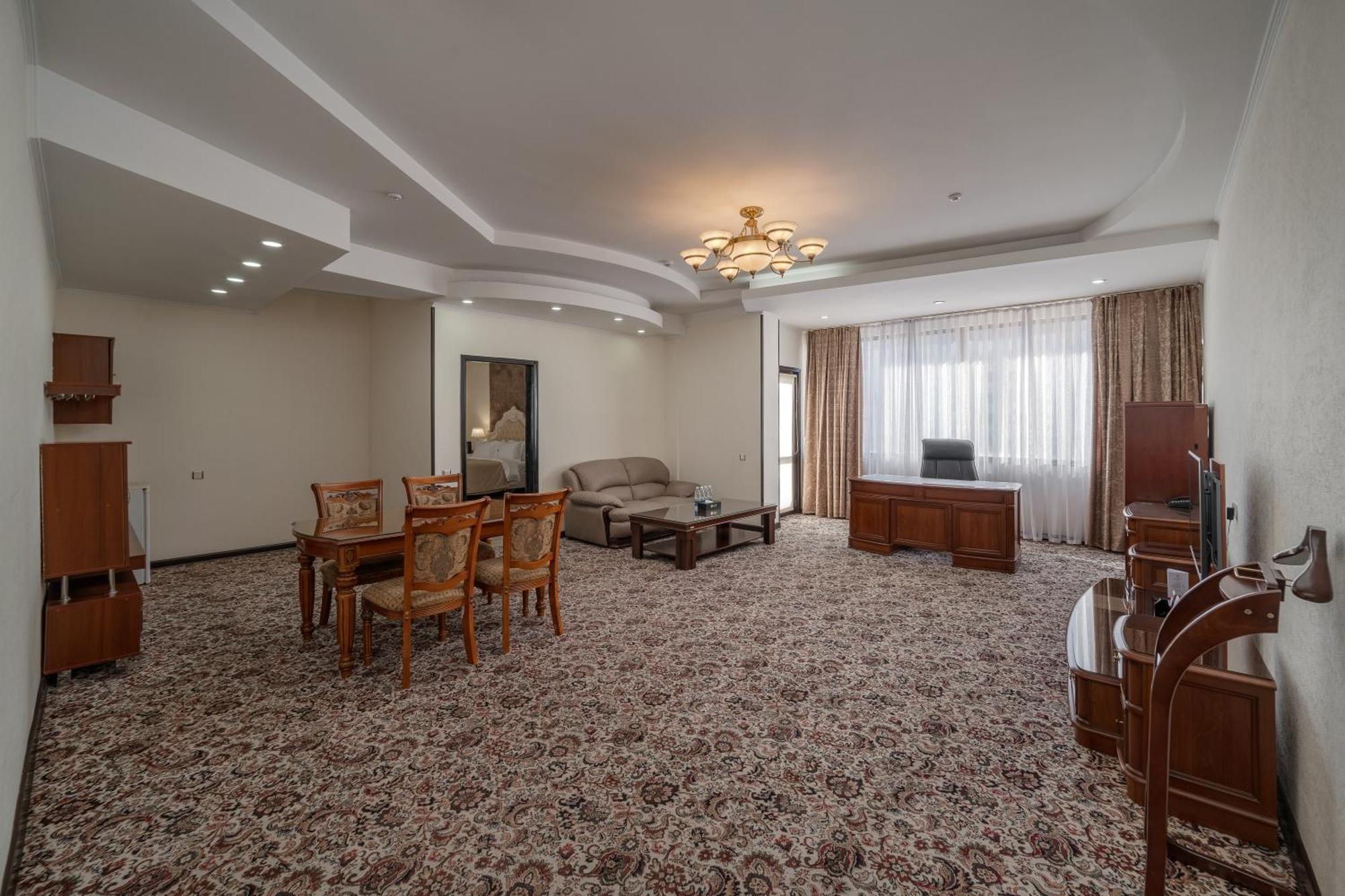Hotel Jannat Regency Biškek Exteriér fotografie