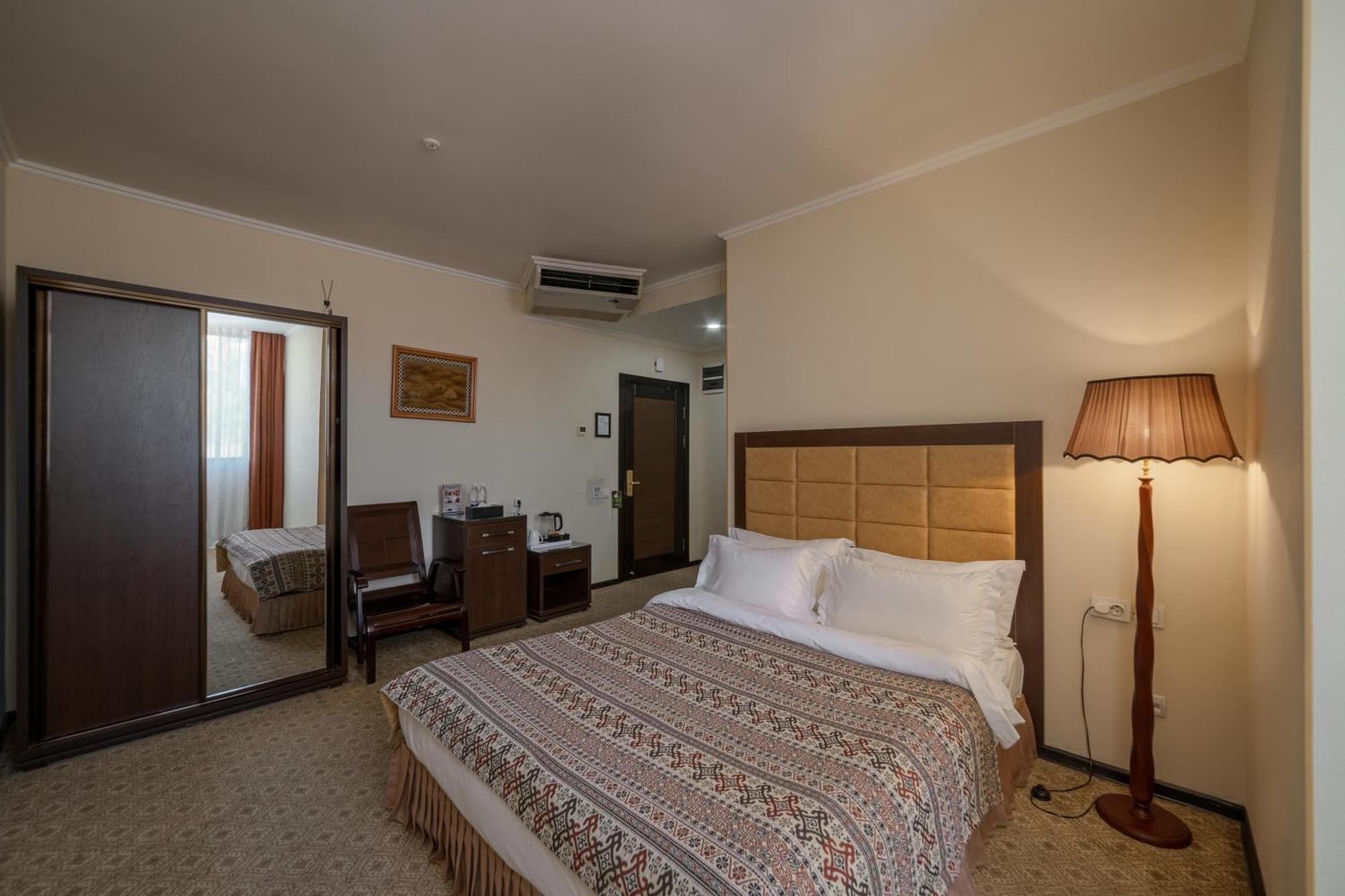 Hotel Jannat Regency Biškek Exteriér fotografie
