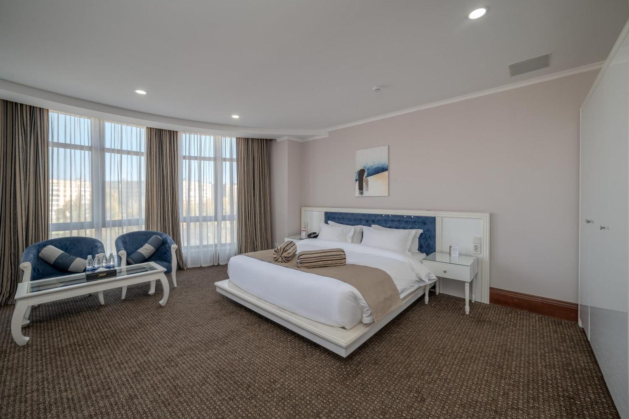 Hotel Jannat Regency Biškek Exteriér fotografie