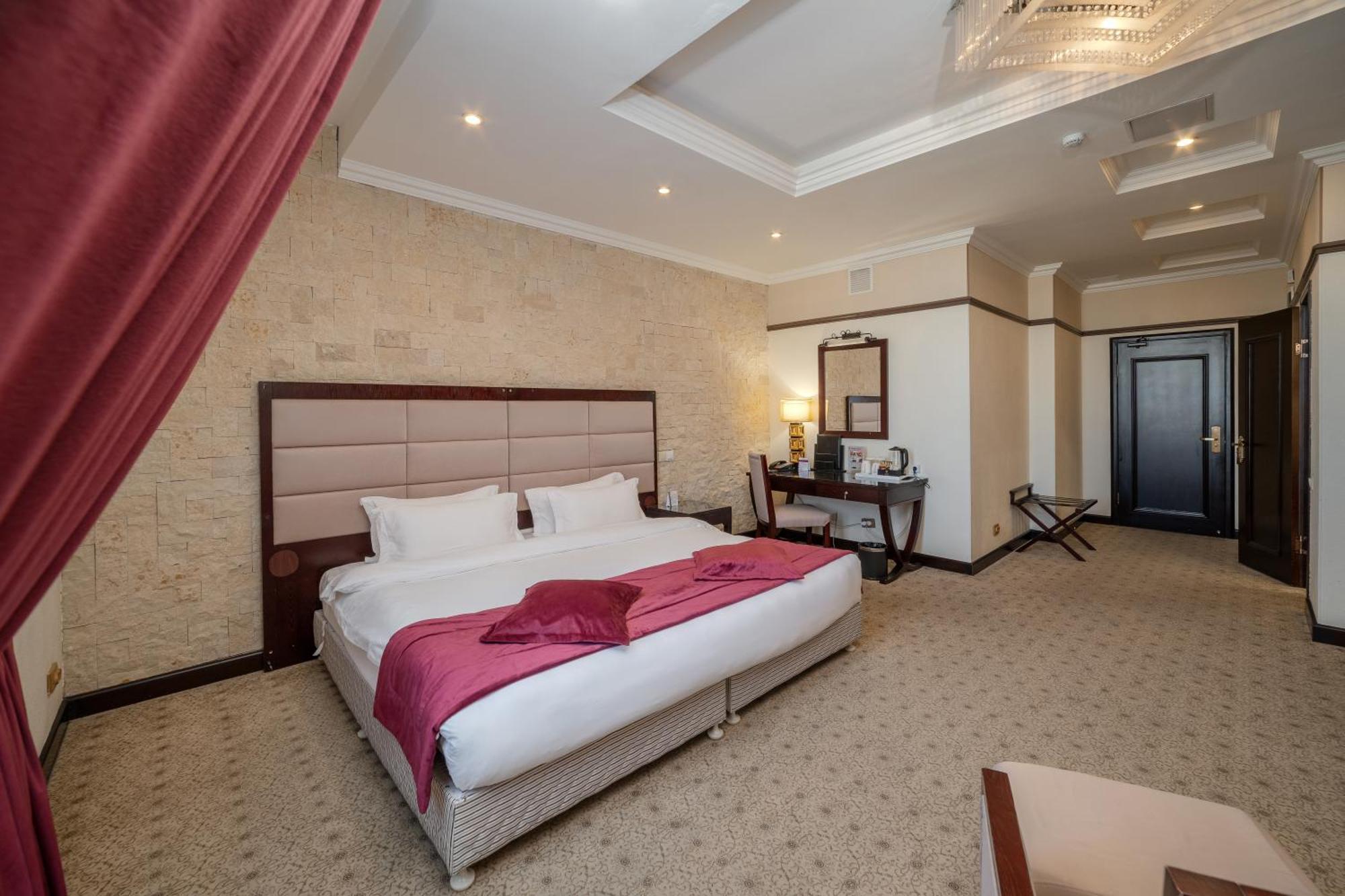 Hotel Jannat Regency Biškek Exteriér fotografie