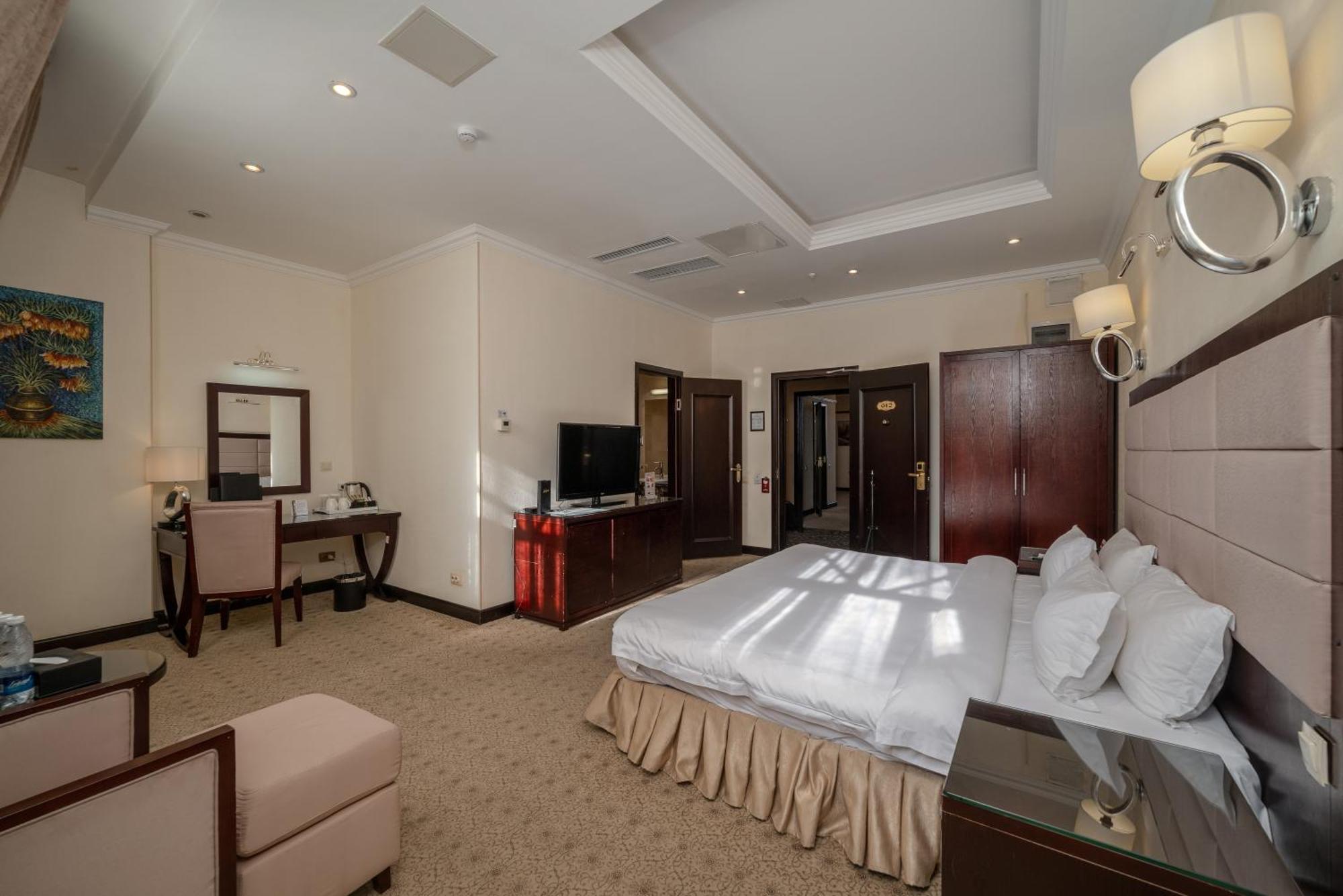 Hotel Jannat Regency Biškek Exteriér fotografie
