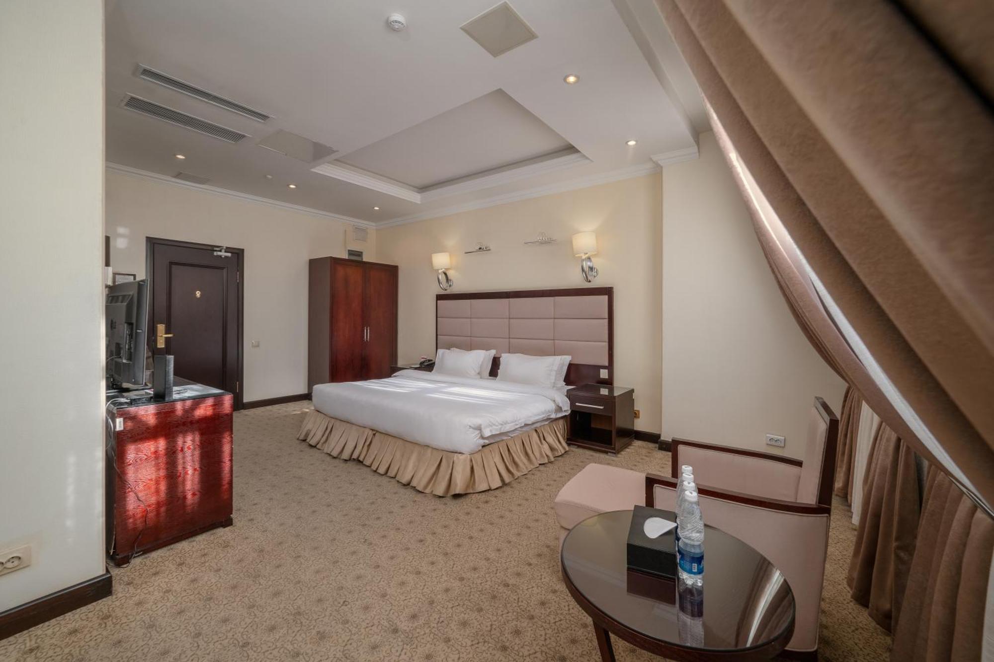 Hotel Jannat Regency Biškek Exteriér fotografie