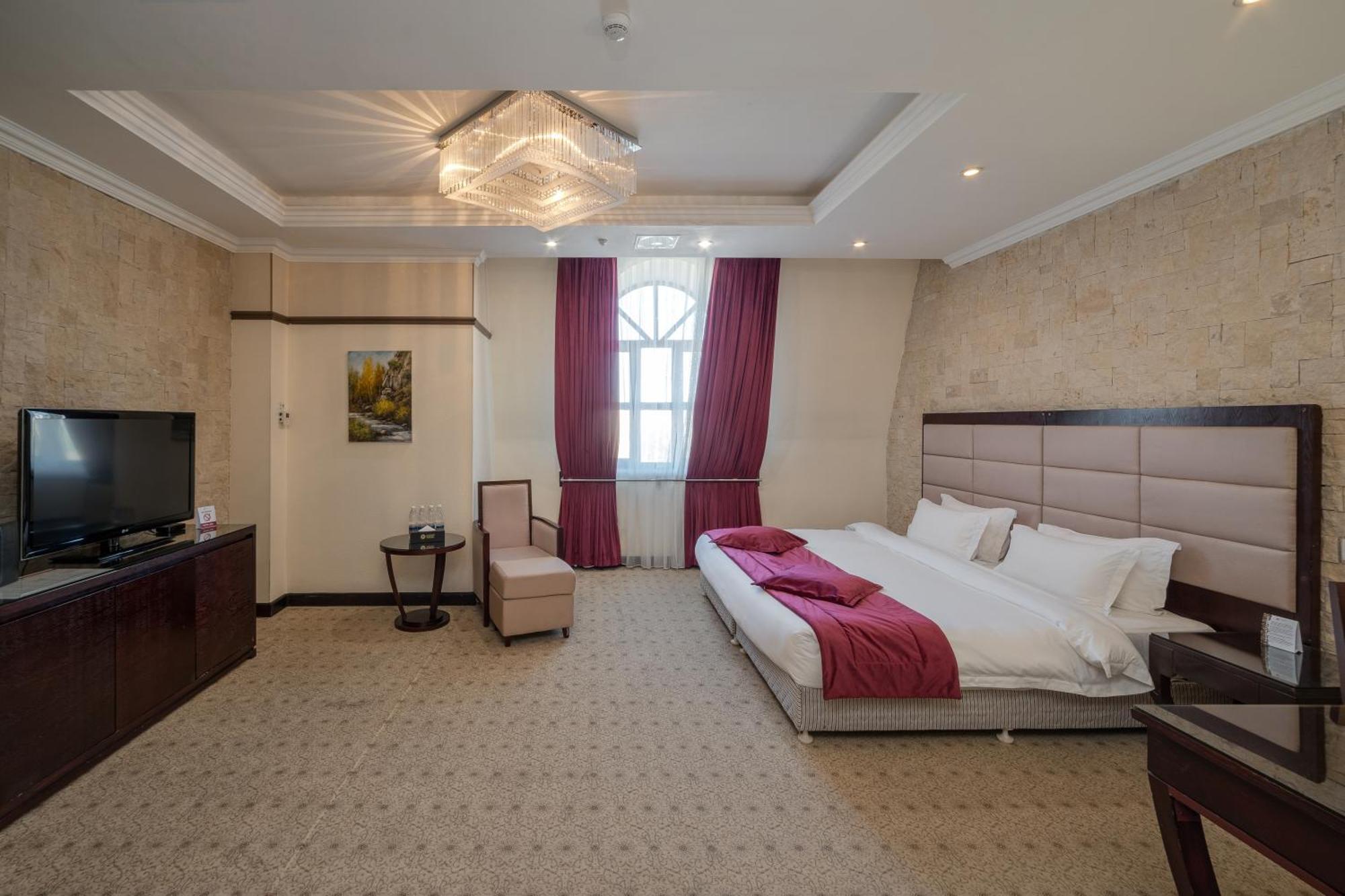 Hotel Jannat Regency Biškek Exteriér fotografie